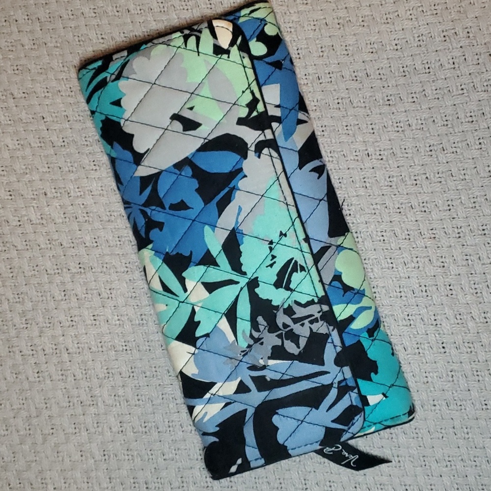 Vera Bradley Magnetic Closure